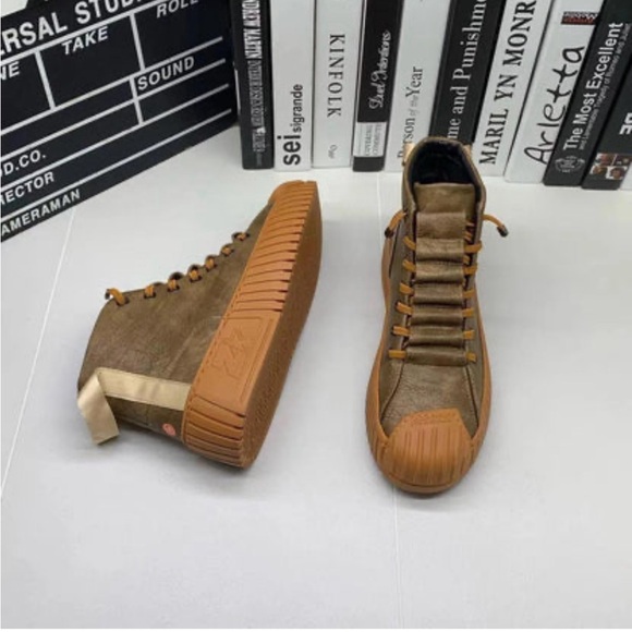 FASHION - Picture 3 of 3